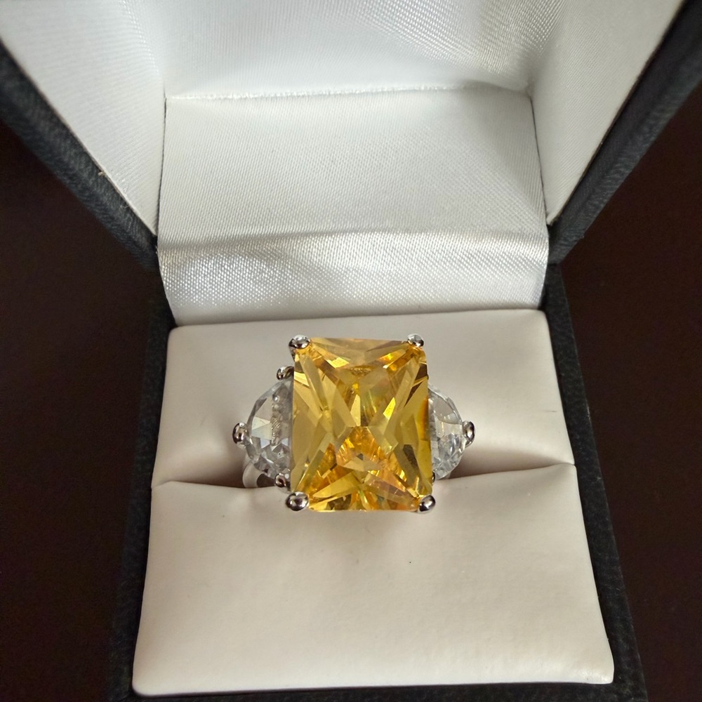 Ornate Yellow and Silver Gemstone custom Ring like new